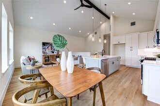 6121 Pacific Frst Dr in Houston, TX - Foto de edificio - Building Photo