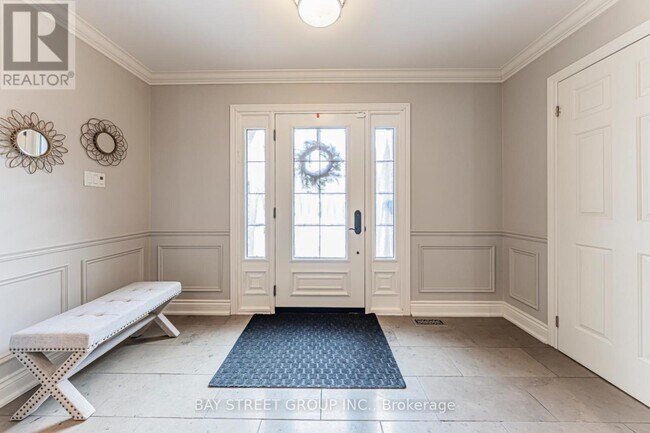 2191 Dunvegan Ave in Oakville, ON - Building Photo - Building Photo