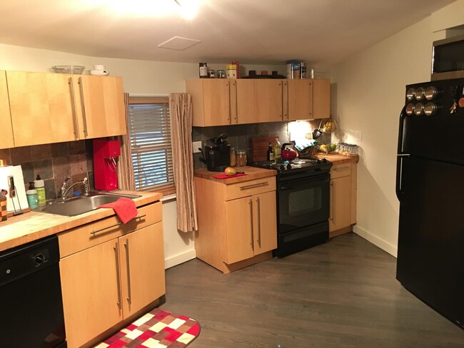 18 Bow St, Unit 13 in Somerville, MA - Foto de edificio - Building Photo