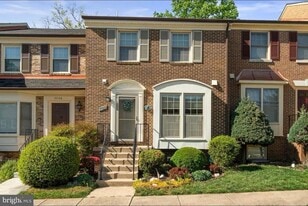 7720 Bristol Square Ct in Springfield, VA - Building Photo