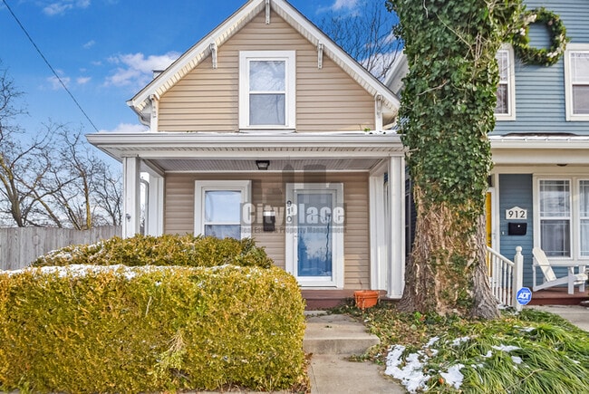 property at 910 Lexington Ave