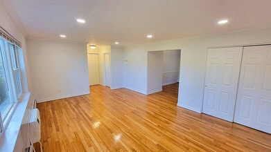 12 Rolling Ridge Rd, Unit B in Montvale, NJ - Building Photo - Building Photo