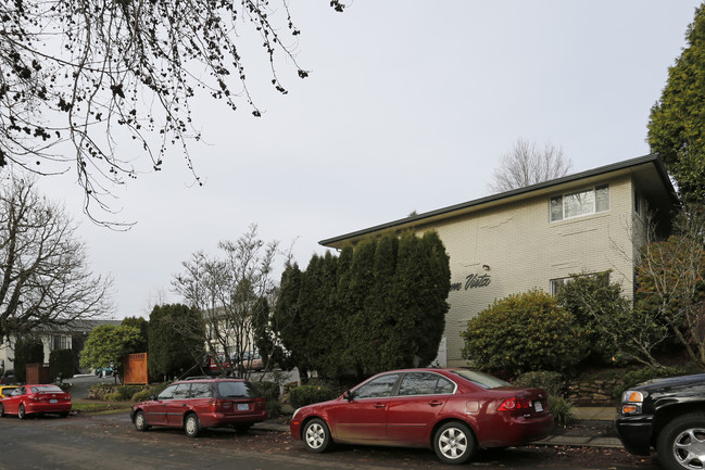 Crown Imperial Apartments in Portland, OR - Building Photo - Building Photo