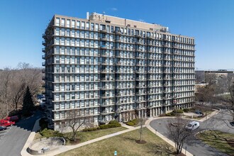 Lilac Ledge Apartments in Waukegan, IL - Foto de edificio - Building Photo