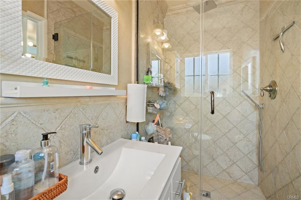 11612 Swinton Ave in Los Angeles, CA - Building Photo