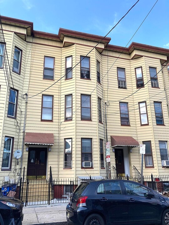 132 Griffith St in Jersey City, NJ - Building Photo