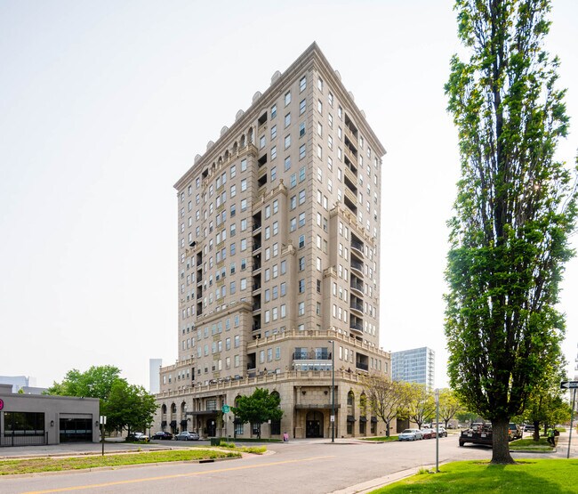 property at 475 W 12th Ave