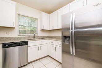 123123 Woodleigh Ave in Tampa, FL - Foto de edificio - Building Photo