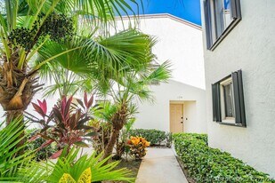 950 S Kanner Hwy in Stuart, FL - Building Photo
