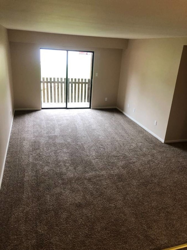 Chelsea Square Apartments in Mansfield, OH - Building Photo - Building Photo