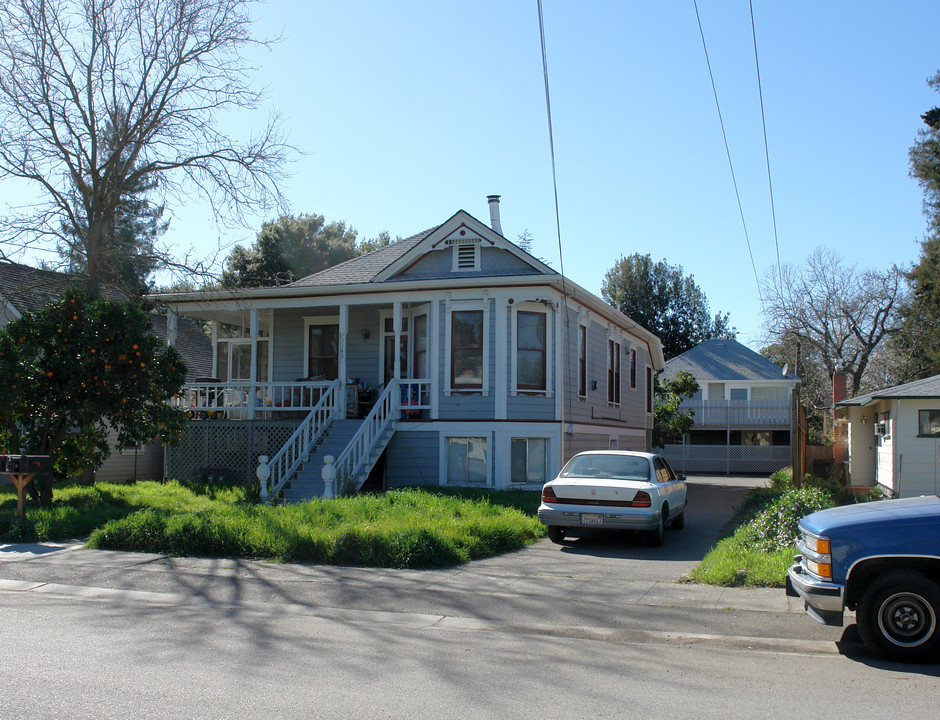 1143 Orchard St in Santa Rosa, CA - Building Photo