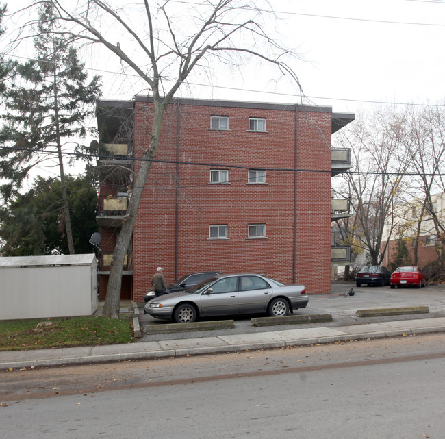 2015 Prospect St in Burlington, ON - Building Photo - Building Photo