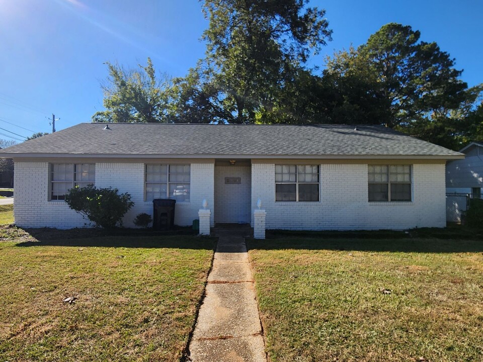 2001 20th St in Northport, AL - Building Photo