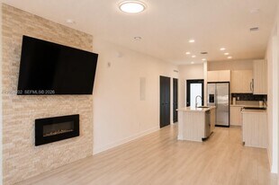 4740 NW 84th Ct in Doral, FL - Building Photo