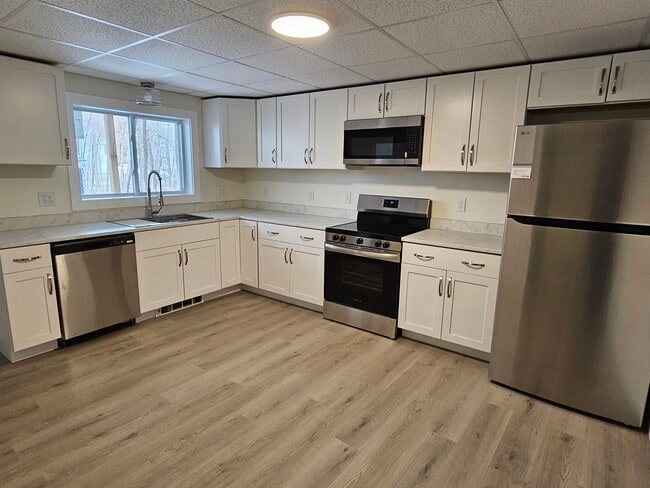 47 Highland St in Plymouth, NH - Building Photo - Building Photo