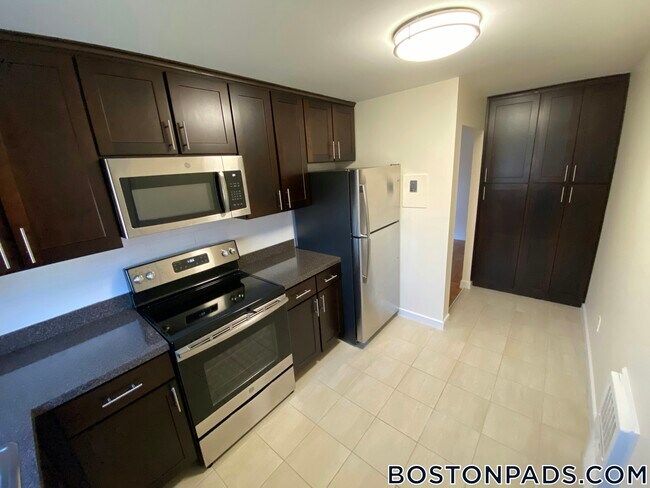 17 Captain Parker Arms in Lexington, MA - Building Photo - Building Photo