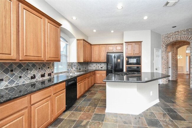 property at 10 E Artist Grove Cir