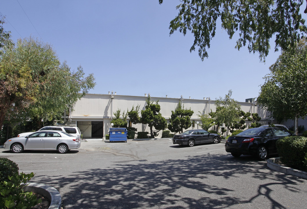 Plaza Studios in Sunnyvale, CA - Building Photo