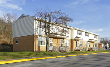 Rocco R. Bovalino Jr. Apartments in Freedom, PA - Foto de edificio - Building Photo