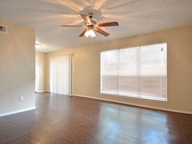 315 Belmont St in Tomball, TX - Building Photo