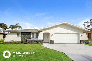 1318 Arrow St in Port Charlotte, FL - Building Photo