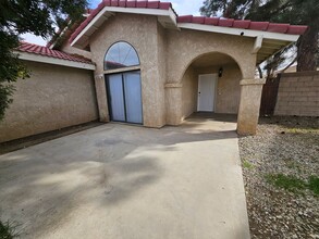 1650 Lauterbach St in Lancaster, CA - Building Photo - Building Photo