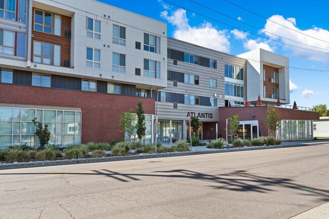 Atlantis Apartments in Denver, CO - Foto de edificio - Building Photo