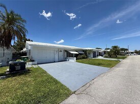 8107 NW 58th Pl in Tamarac, FL - Building Photo