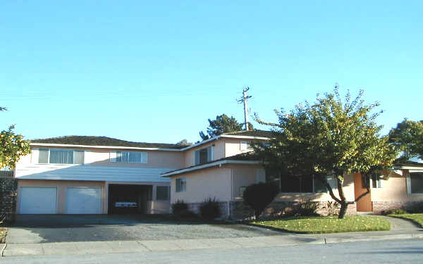 1035 Williams Way in Mountain View, CA - Foto de edificio - Building Photo