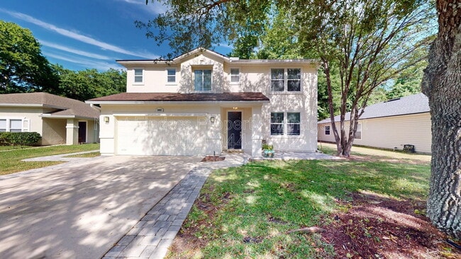 property at 1063 Collinswood Dr W