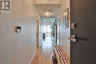 832-2832 Bay St. in Toronto, ON - Building Photo - Building Photo