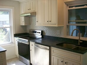 480 Pleasant St in Leicester, MA - Building Photo - Building Photo