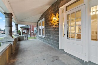 584 W Main St in Mount Joy, PA - Building Photo - Building Photo