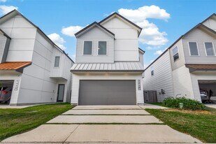 4418 Bora Bora Ln in Houston, TX - Building Photo