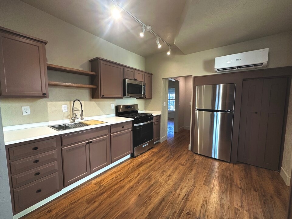 1005 Broadway Ave, Unit 2 in Mattoon, IL - Building Photo