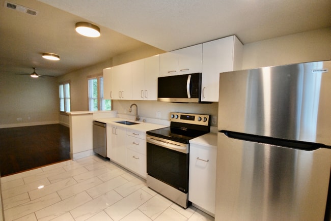 property at 616 E Pine St