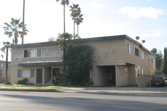 Queen Anne Apartments in Van Nuys, CA - Building Photo - Building Photo