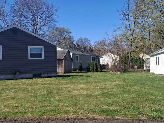 197 Overhill Dr in Berlin, CT - Foto de edificio - Building Photo