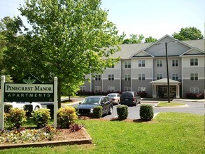 Pinecrest Manor Apartments in Charlotte, NC - Building Photo - Building Photo