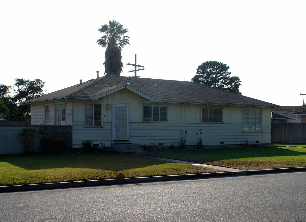 107-117 Princeton Ave in Oxnard, CA - Foto de edificio