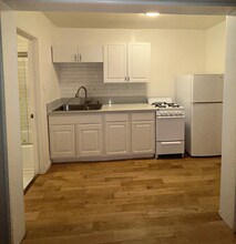 645 Burnside Ave in Los Angeles, CA - Building Photo - Building Photo