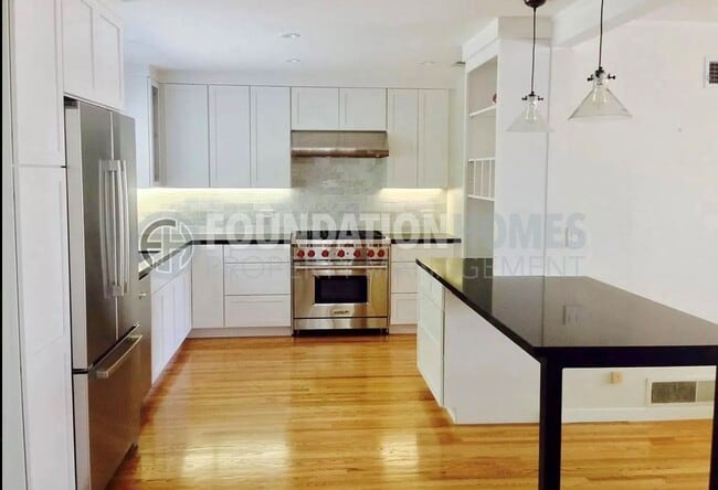 122 Du Bois St in San Rafael, CA - Foto de edificio - Building Photo