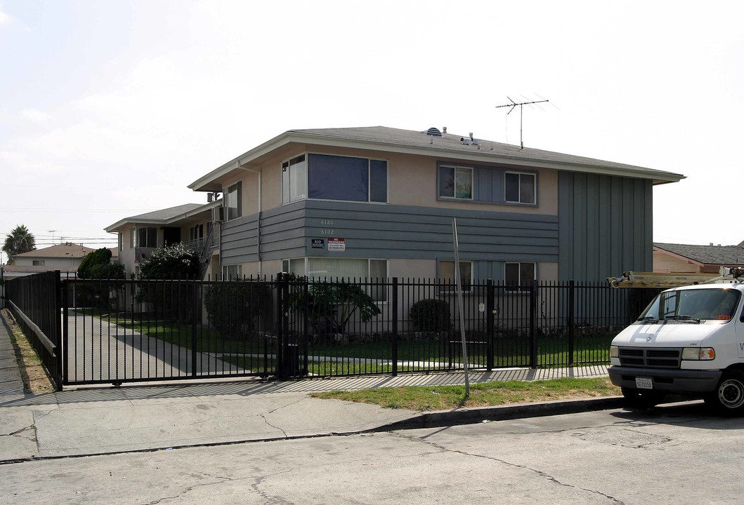 6120 Brynhurst Ave in Los Angeles, CA - Building Photo