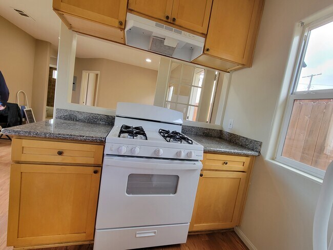 7015 Louise Ave in Van Nuys, CA - Building Photo - Building Photo