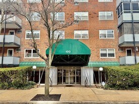100 Lincoln Ave, Unit 5C in Mineola, NY - Building Photo