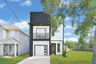 7203 Weyburn St, Unit 207-4 in Houston, TX - Building Photo