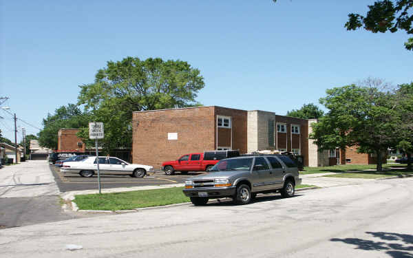 Norwood Isle Condo Association in Chicago, IL - Building Photo