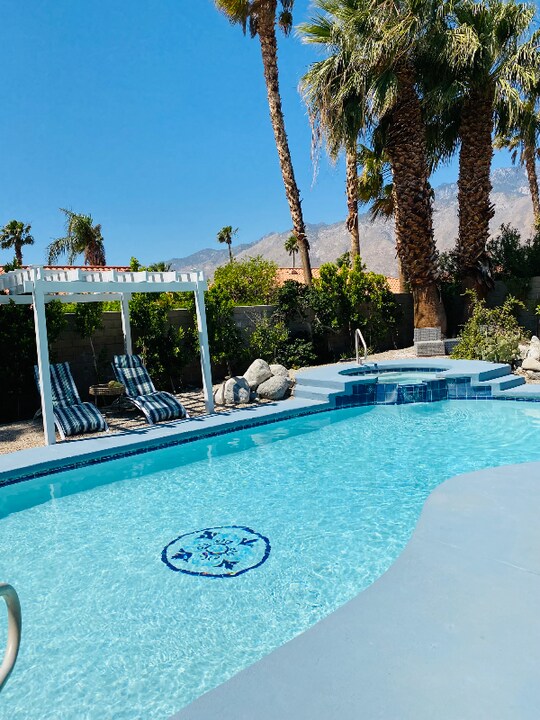 1479 E Francis Dr in Palm Springs, CA - Building Photo