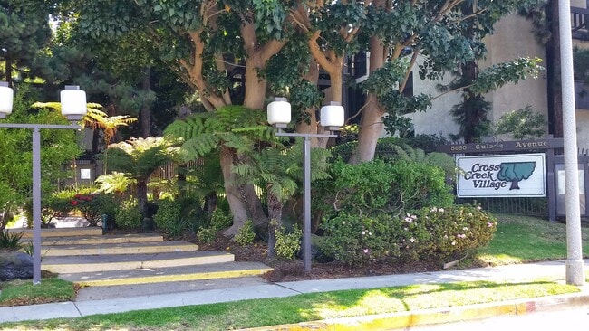 7777 W 91st St, Unit B1153 in Los Angeles, CA - Building Photo - Building Photo