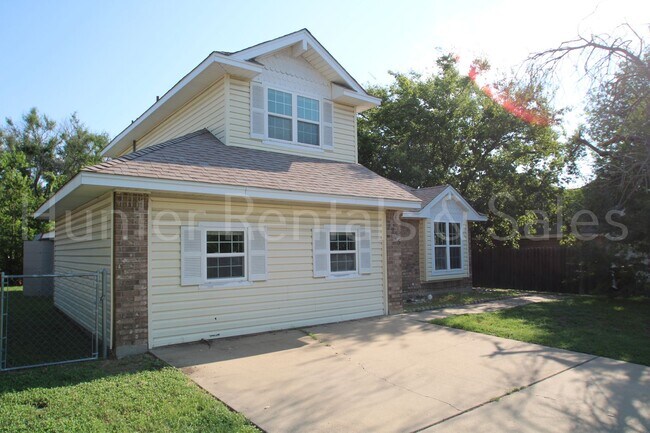2205 Armadillo Dr in Killeen, TX - Building Photo - Building Photo